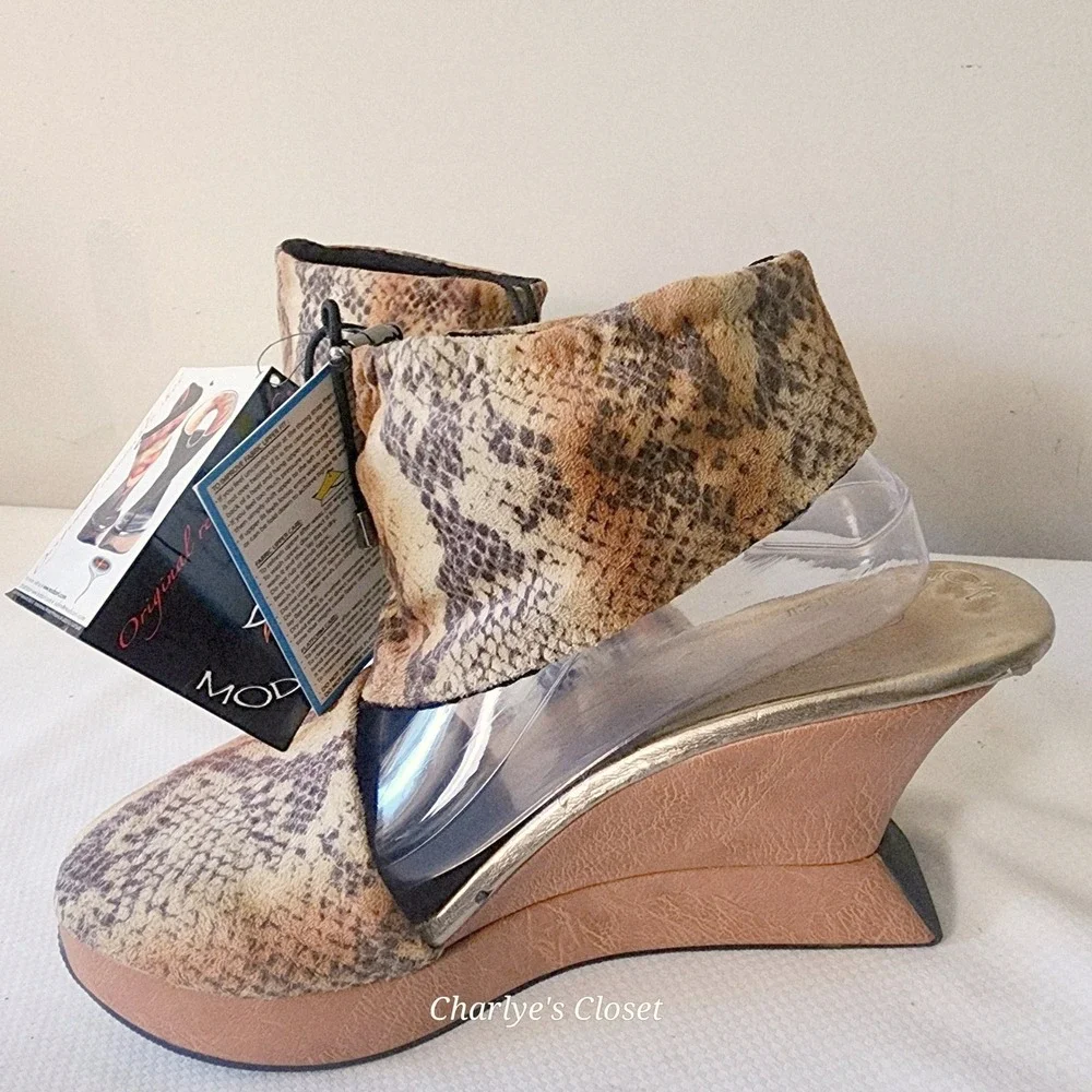 Reversible Ankle Wedge Sandals 12 NEW Tan Snakeskin Funky Platform Femme Queen